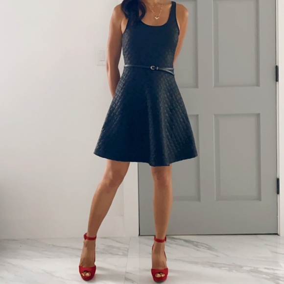 ♡︎ EXPRESS - Quilted Skater Dress ( Women’s XS) ♡︎ - Picture 1 of 5